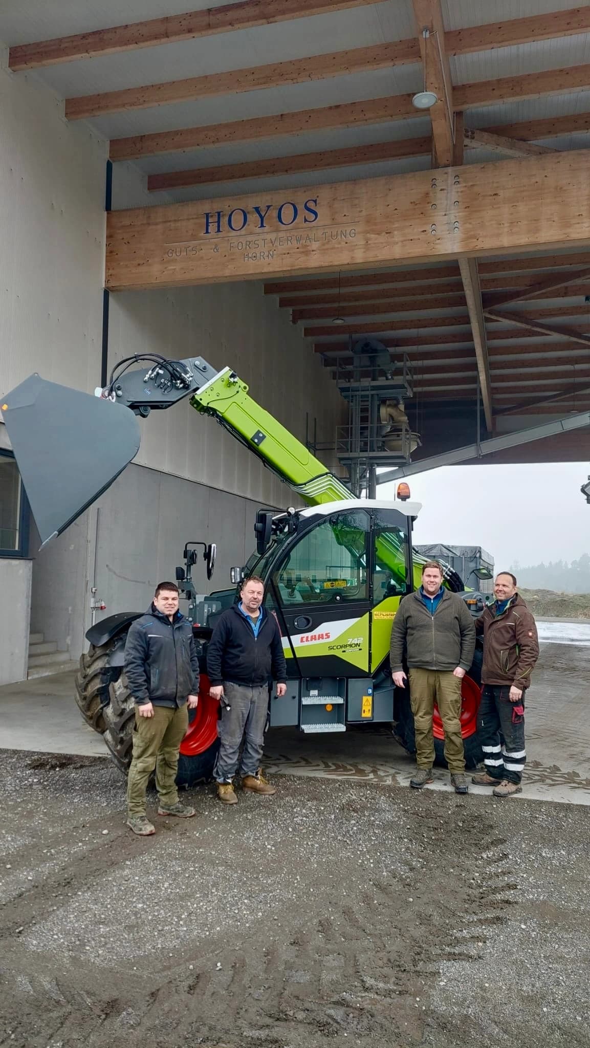 Erfolgreiche Übergabe bei Landtechnik Schuster an Gutsverwaltung Hoyos. Herzlich Dank für das Vertrauen und viel Freude mit ihrem Erfolgreiche Übergabe bei Landtechnik Schuster an Familie Schneider. Herzlich Dank für das Vertrauen und viel Freude mit ihrem CLAAS Scorpion 742!