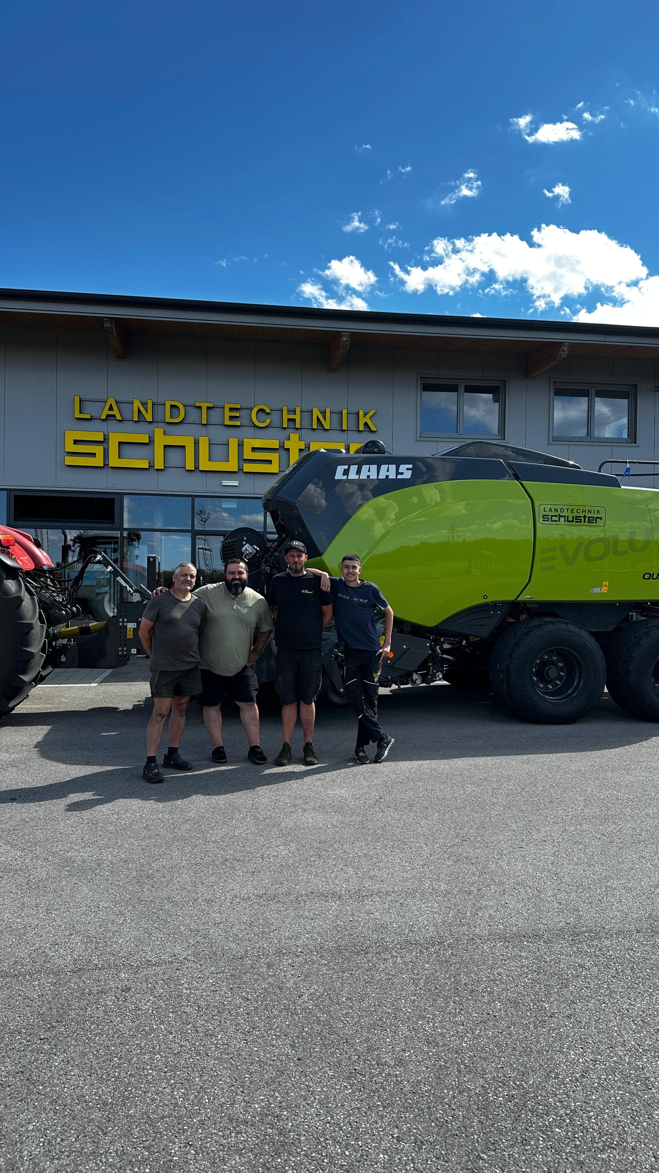 Claas Quadrant Night Edition