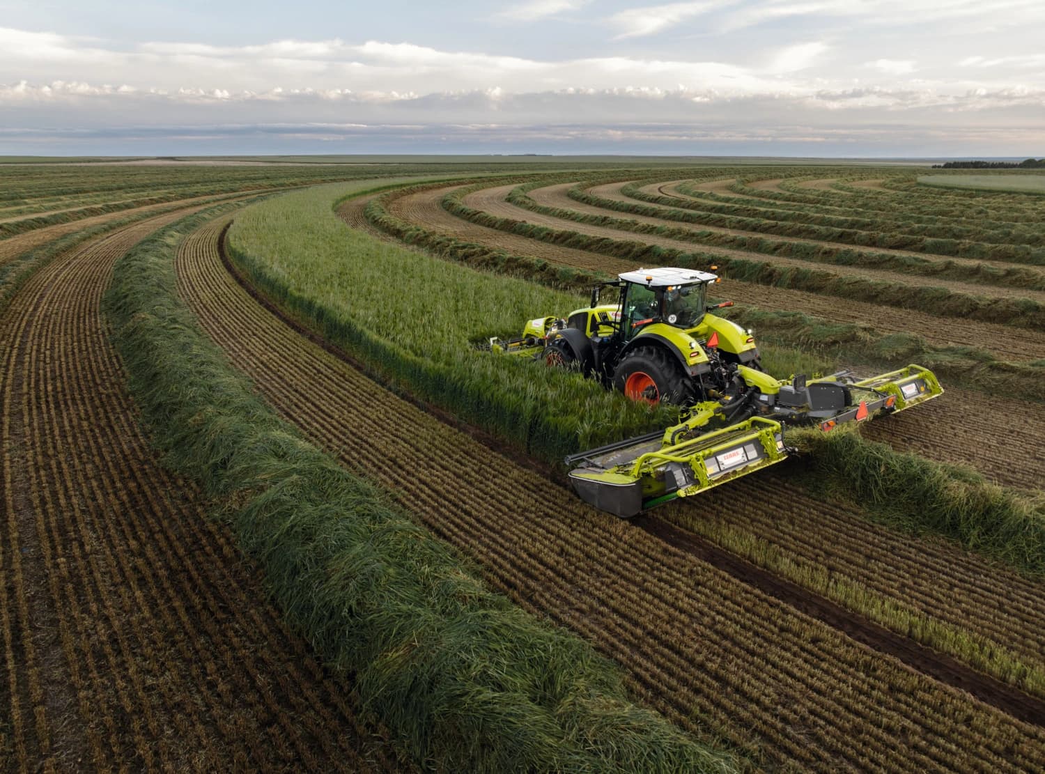 Die perfekte Grünlandpflege- jetzt bei Landtechnik Schuster
