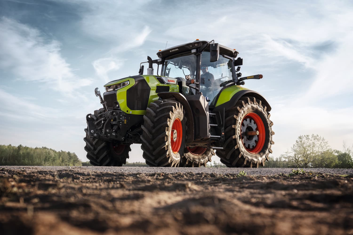 Der neue Axion 8 mit neuer Kabine und neuer Optik.