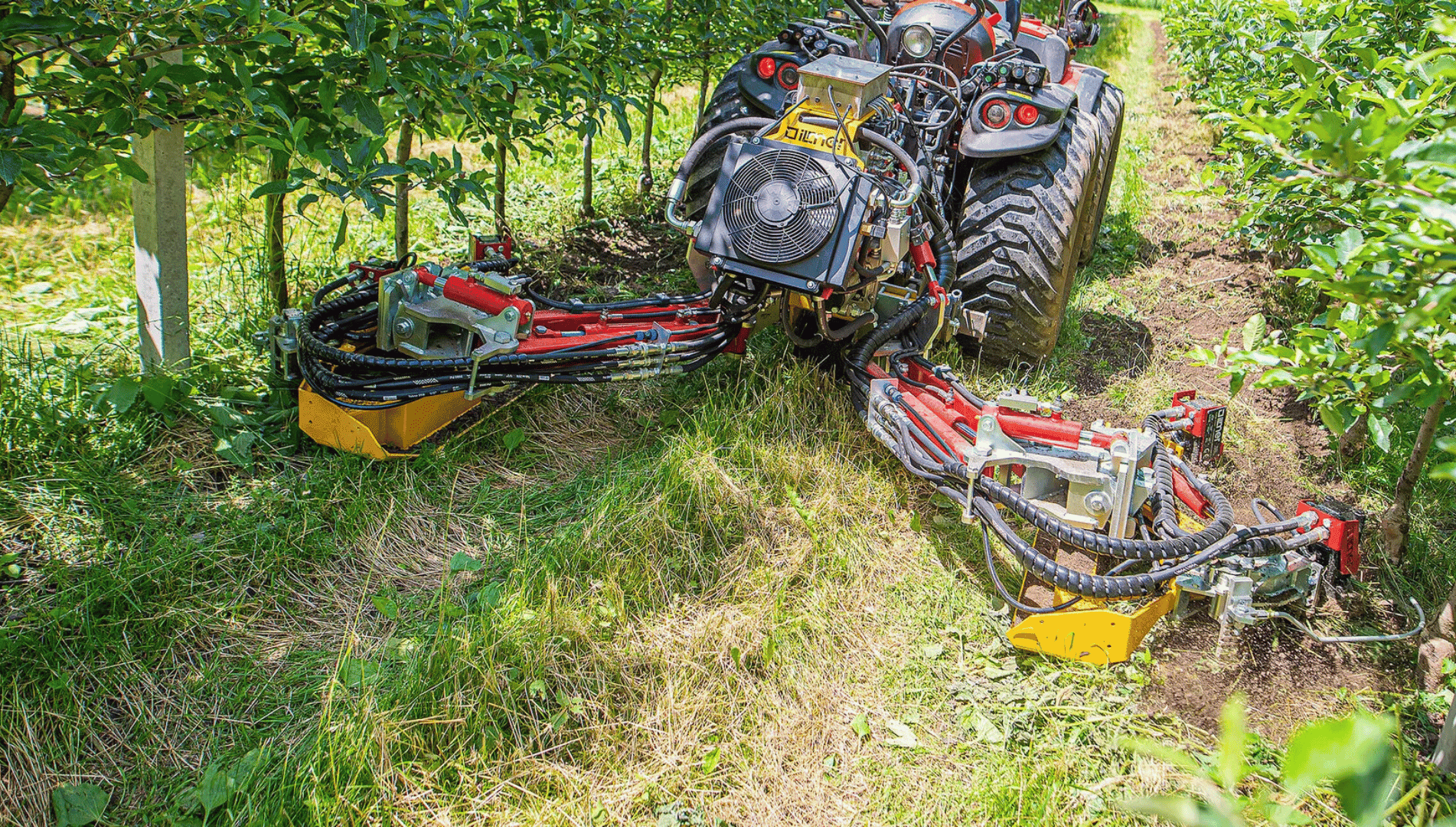 Landtechnik Schuster präsentiert den Ilmer Geräteträger mit Krümler und Fadenmäher