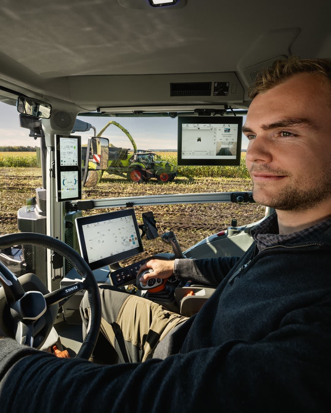 Die luxuriöse Kabine des neuen CLAAS AXION 8. Ein Highlight für den Fahrkomfort. 