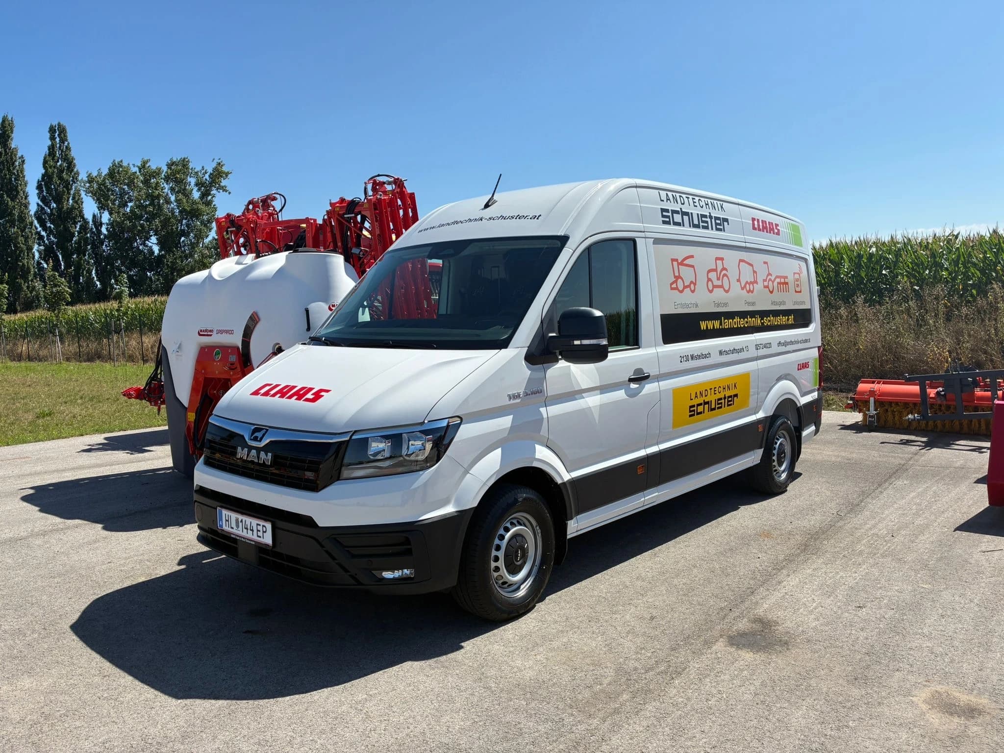 Landtechnik Schuster investiert ständig in neue Innovationen- unser neuer Servicebus 