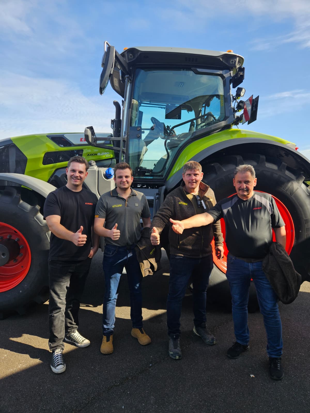 CLAAS Traktorcamp in Deutschland besuchten ein Teil unseres Verkaufsteam.