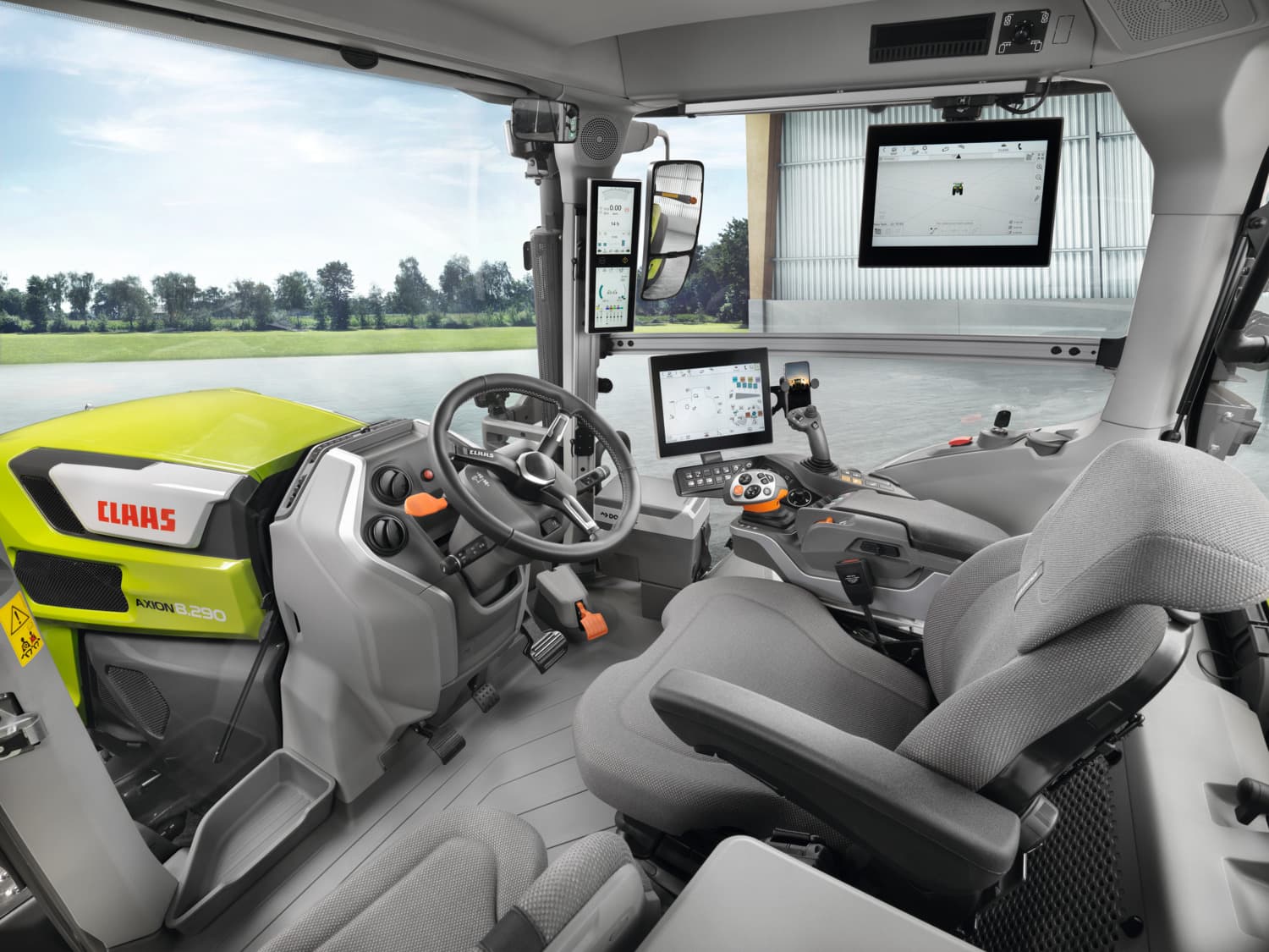 Der neue CLAAS Axion 8 spielt mit seiner neuen Kabine alle Register.