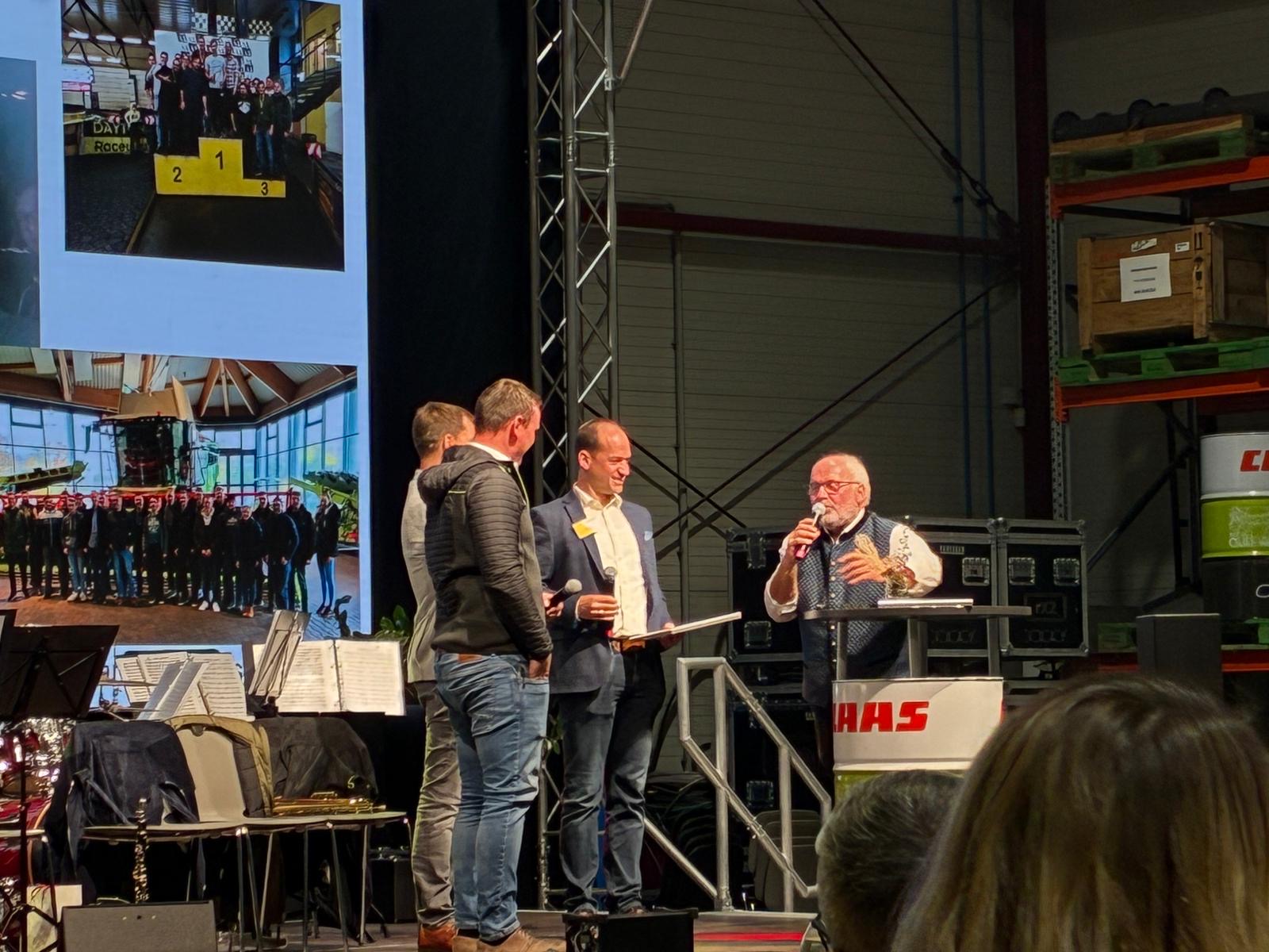 Landtechnik Schuster Jubiläumsfeier in Mistelbach, Ehrung langjähriger Mitarbeiter